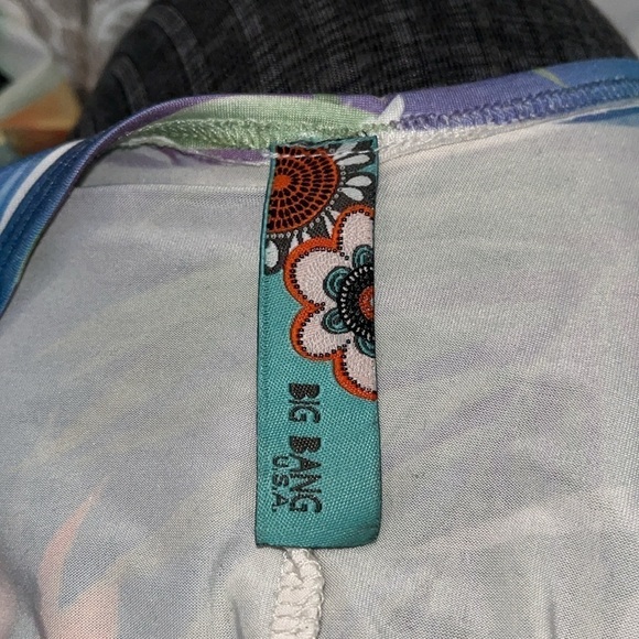 Big Bang Clothing 2X Tropical Floral Print w/ Rhinestones excellent condition - Picture 6 of 7